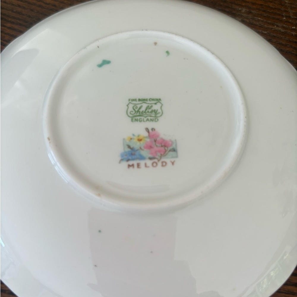 vintage Shelley fine bone china teacup and saucer set in the "Melody" pattern - Picture 7 of 12